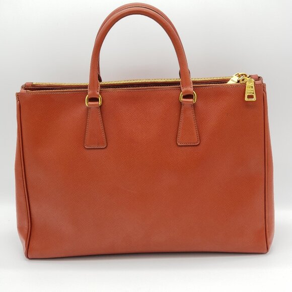 Prada Large Saffiano Hand Bag 354-102425 - Picture 2 of 16